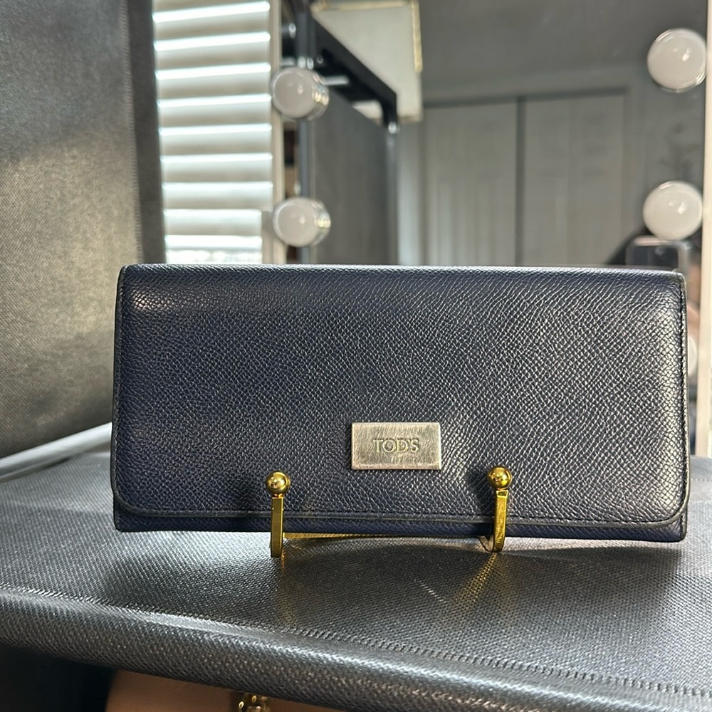TOD’S Leather Continental Wallet